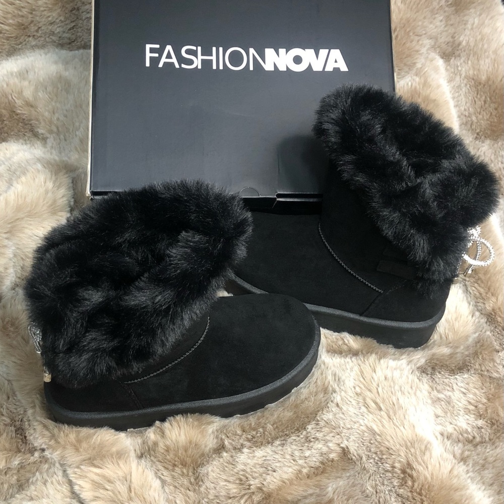 Fashion Nova Early Morning Black Faux Fur Platform Booties NWT - Picture 2 of 13